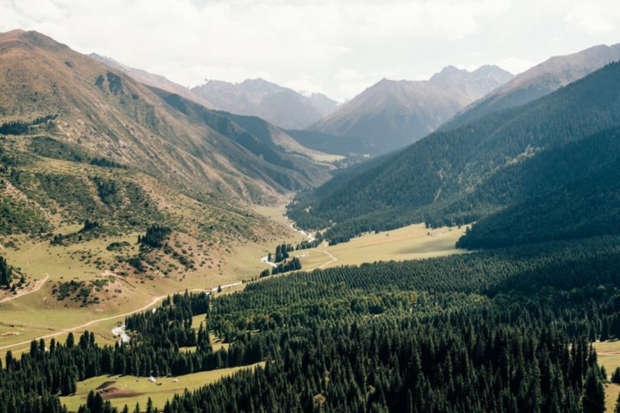 thesandyfeet-kyrgyzstan-jeti-oguz-08-768x512 (1)